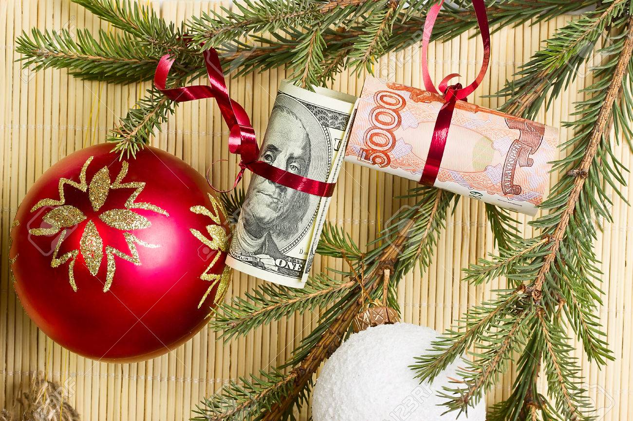 Примет на новый год 2019. Елка с деньгами. Новый год деньги. Новогодняя елка с деньгами. С новым годом денежная елка.